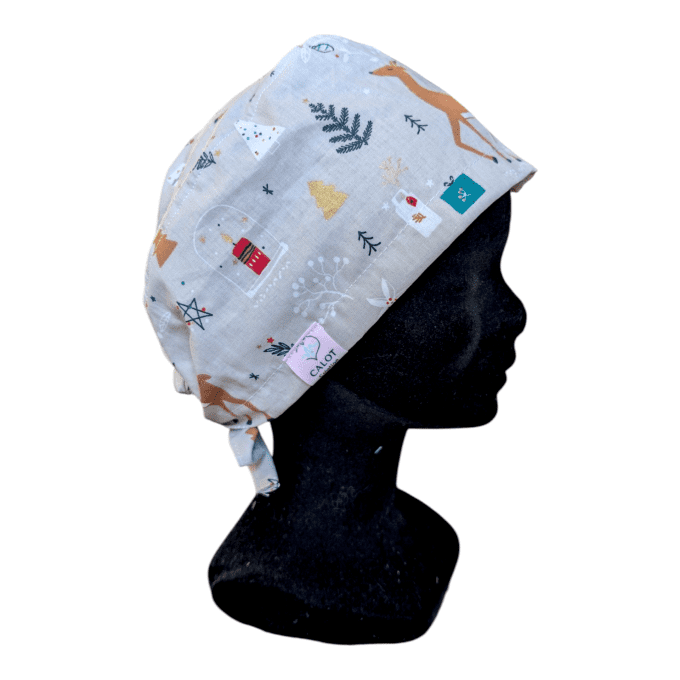 es motifs délicats — cerfs, sapins, flocons et petites maisons enneigées — évoquent les paysages sca