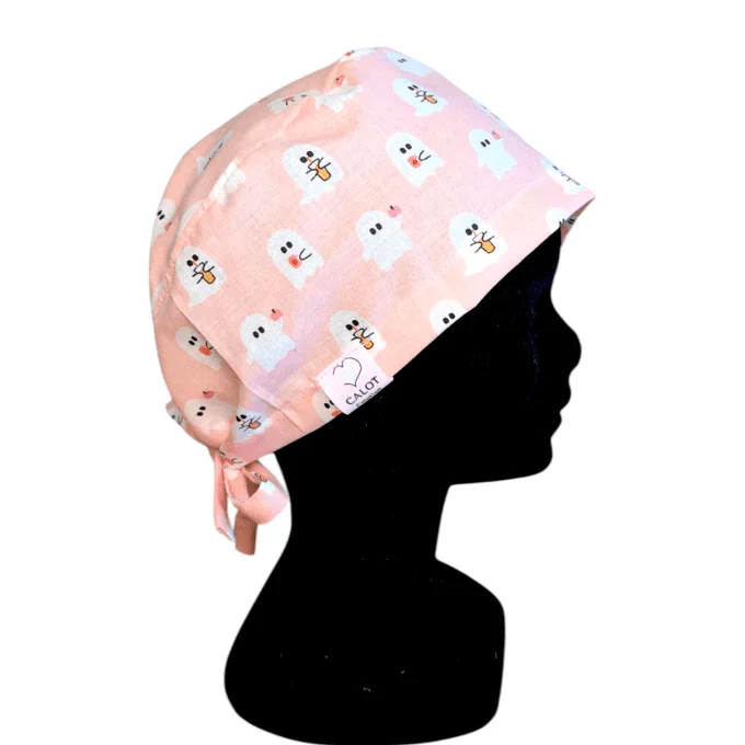 Le calot Drink Fantôme séduit par son imprimé de petits fantômes adorables tenant des boissons, sur